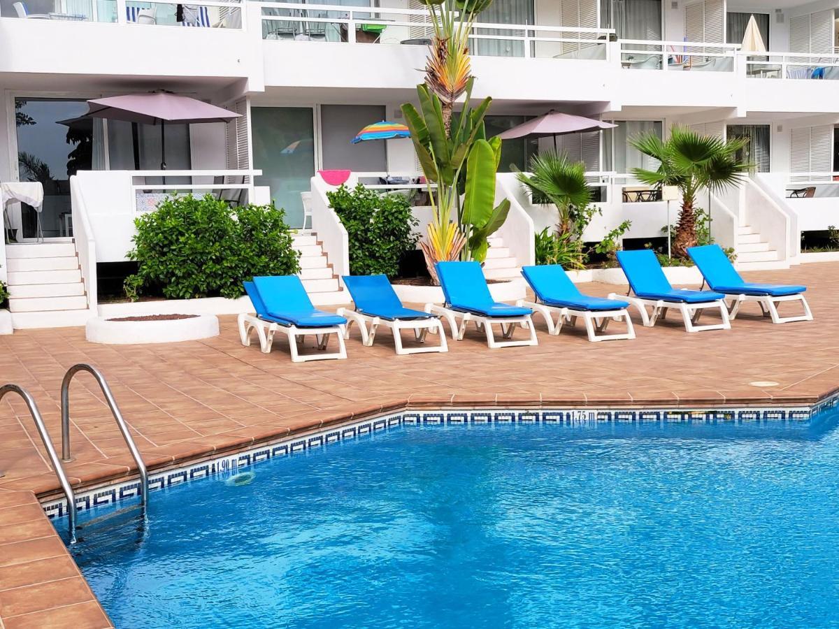 Modern Pool Front In Las Americas Apartment